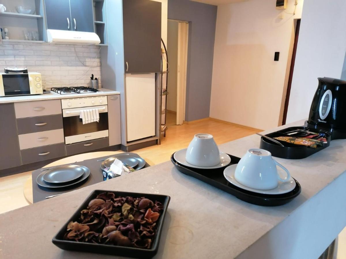 Ariana Apartment By EasyBukares Bagian luar foto