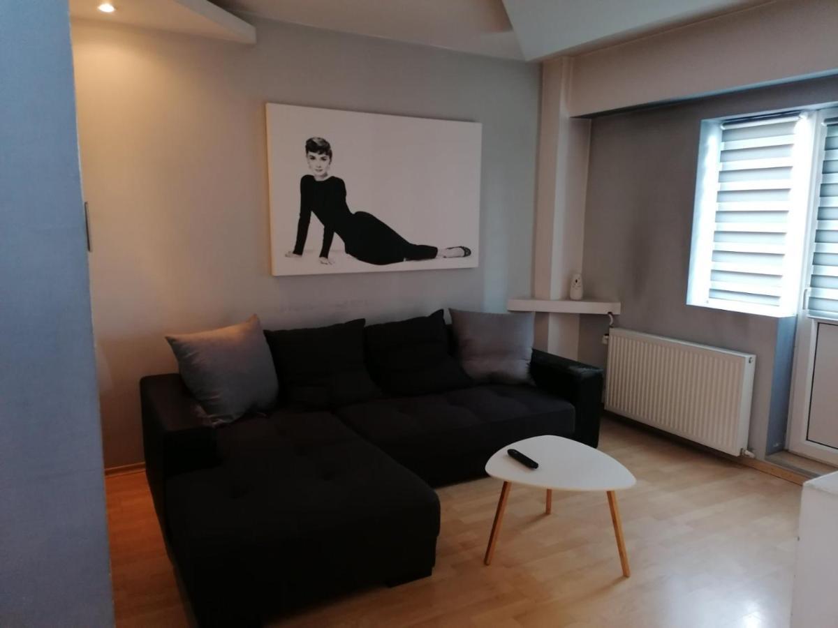 Ariana Apartment By EasyBukares Bagian luar foto