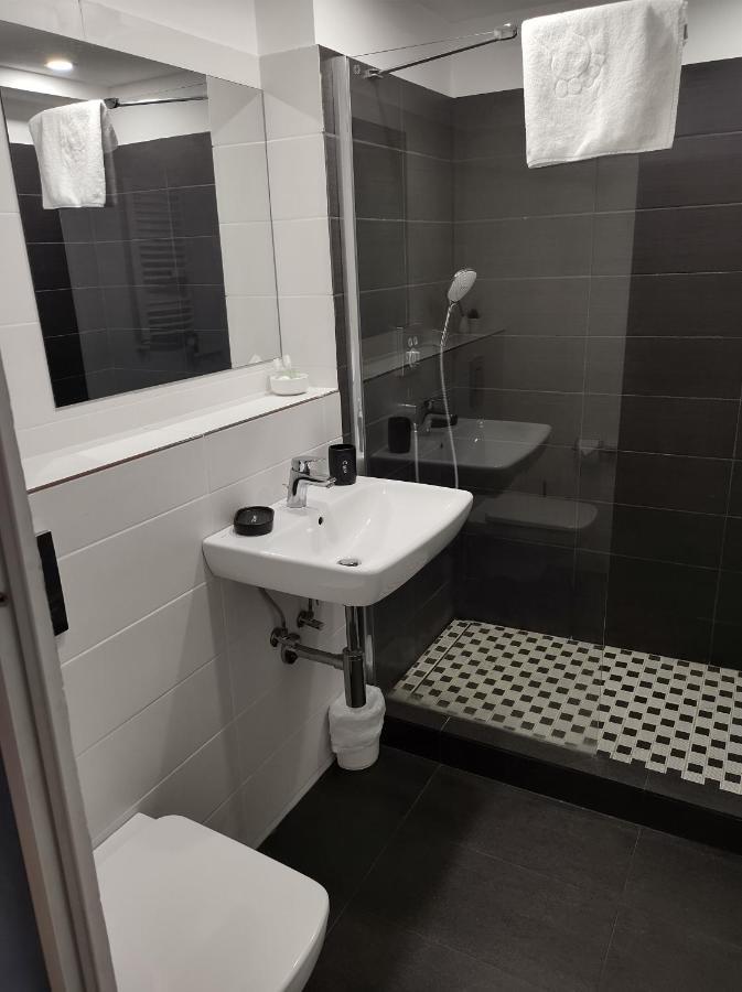 Ariana Apartment By EasyBukares Bagian luar foto